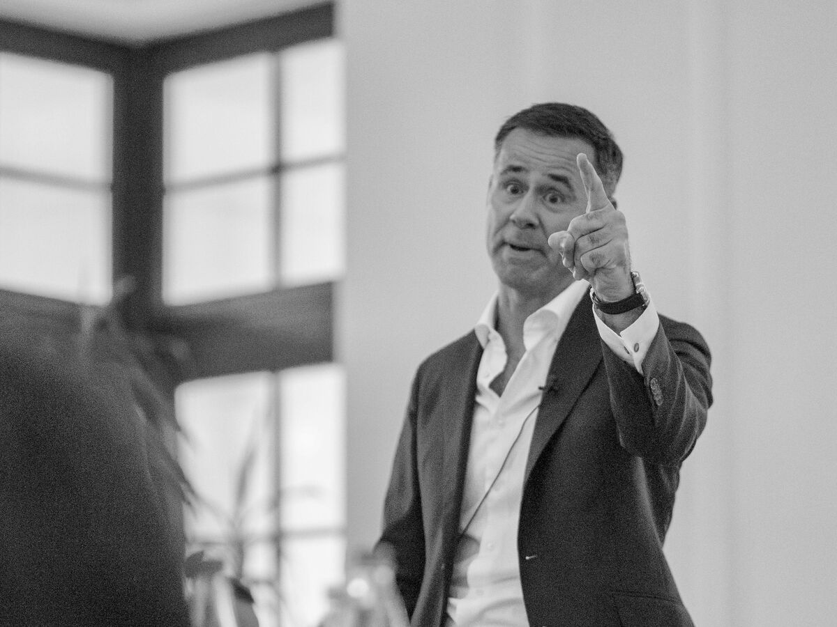 Sales Coaching Patrick Utz erklaert Verkauf